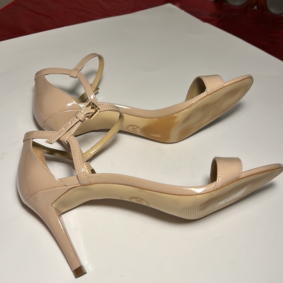 Michael Michael Kors heel open toe. - Picture 6 of 12